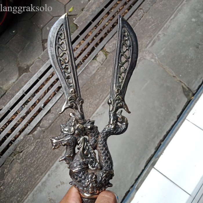 

Tombak Pataka Naga Baruno antik Hitam Garap Alus antik