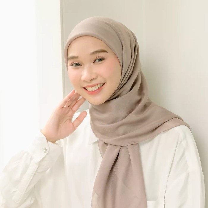 VOAL PARIS SQUARE PREMIUM ( Hijab Paris Segiempat Polos ) - TAUPE