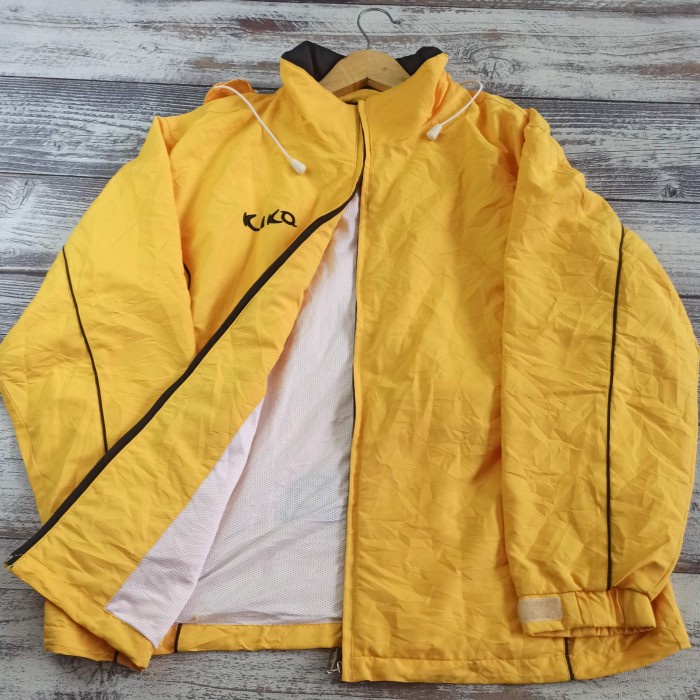 JAKET SPORT WINDBREKAER UNISEX WARNA KUNING BUTTER BRAND KIKO SIZE XL
