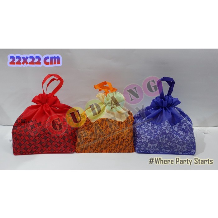

[[ WSH - BEST SELLER ]] Spunbond Serut Batik/Tas Berkat/Spunbond Persegi/Goody Bag/Tas Serut