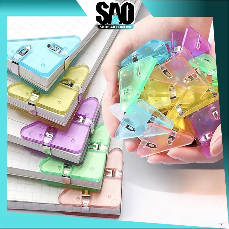 

SAO - S6063 Klip Penjepit Buku / Klip Sudut Kertas Akrilik / Paper Clip Segitiga Warna-Warni / Penjepit Kertas Binder Plastik
