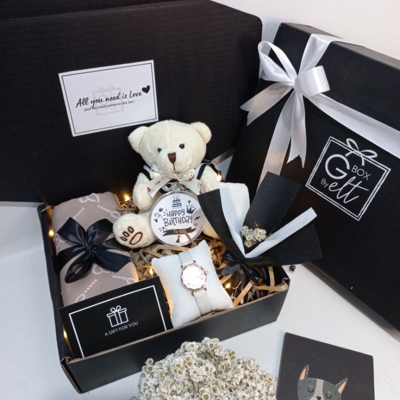 

GIFT BOX CEWEK HAMPERS PREMIUM KADO ULANG TAHUN BIRTHDAY HADIAH WISUDA GRADUATION