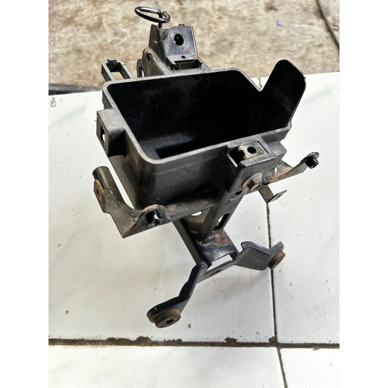 pangkon aki spacy carbu / spacy fi pnp dudukan aki accu pangkon acu aki honda all new spacy