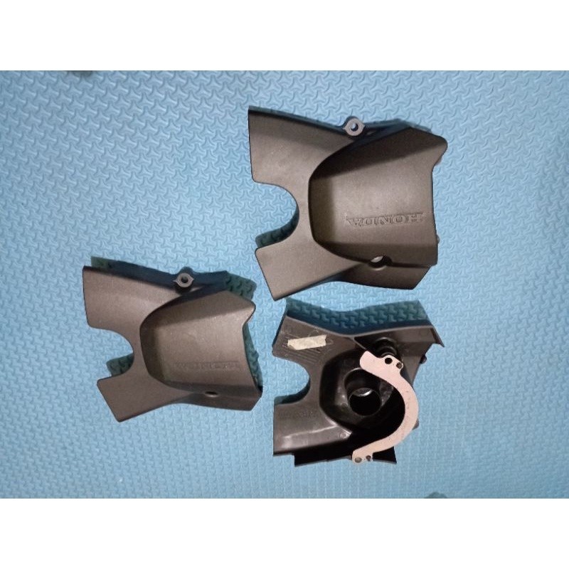 COVER TUTUP GEAR GIR SUPRA X125 F1 X125 HELM IN PLUS PLAT BESI ORI ORI SECOND COPOTAN