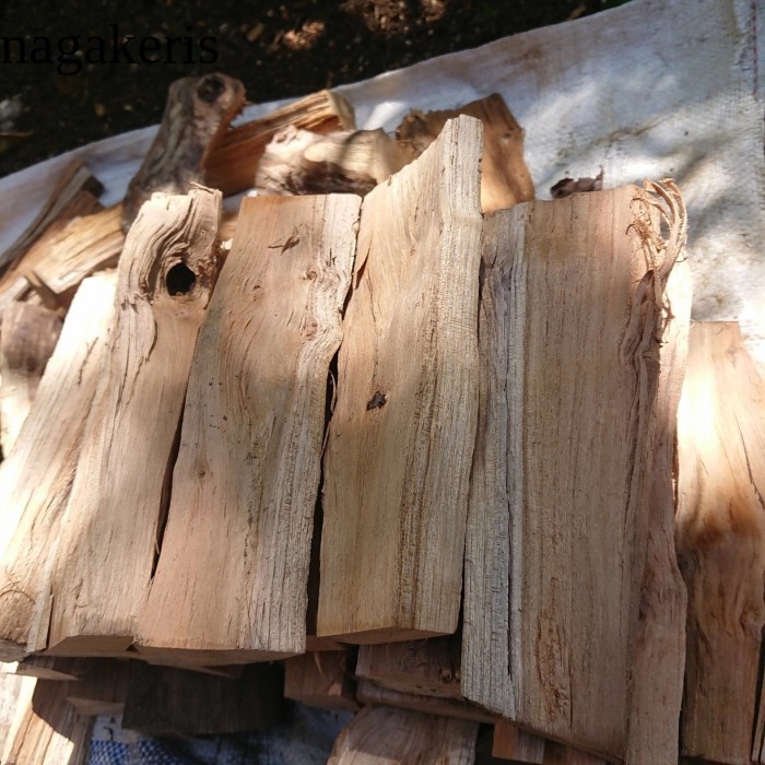 

1kg kayu bakar panjang 20cm jenis kayu kayu jati laris