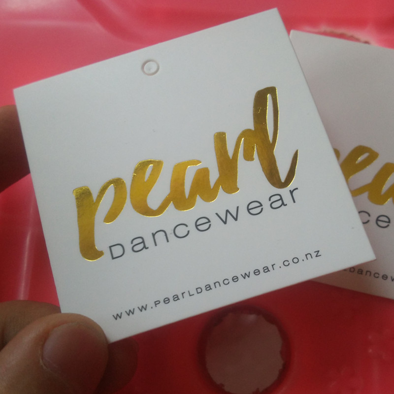

500pcs Custom 400gsm Coated paper square price tags 6 cm golden foil swing Hang tag