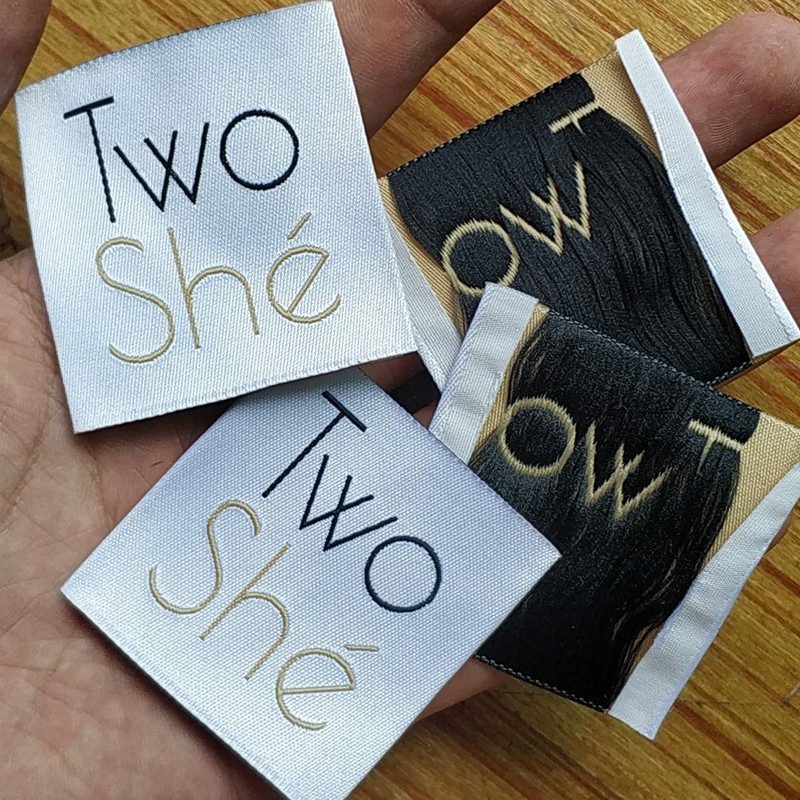 

500pcs Custom White Polyester Clothing Labels End fold 5 * 5 cm square woven label