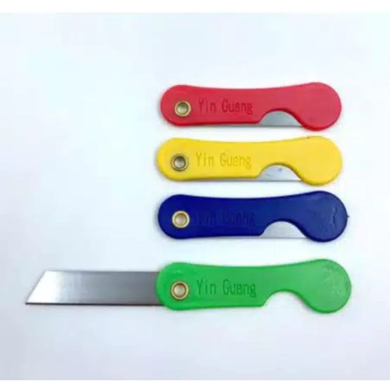 

cutter lipat kecil isi 12 pcs (1lusin)