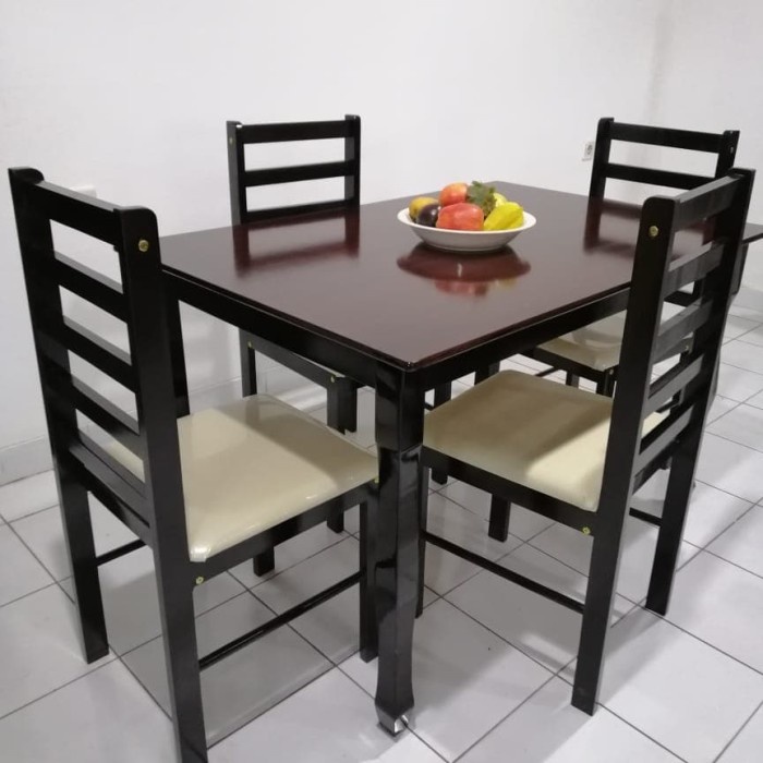 Meja Makan Minimalis Kayu Mahoni