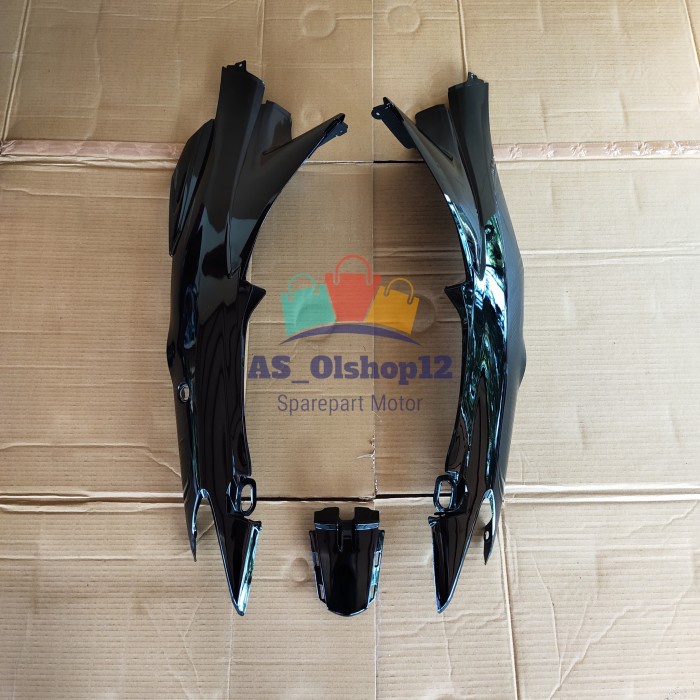 BODY BELAKANG SHOGUN 125 R / 125 SP HITAM 2004 - 2006