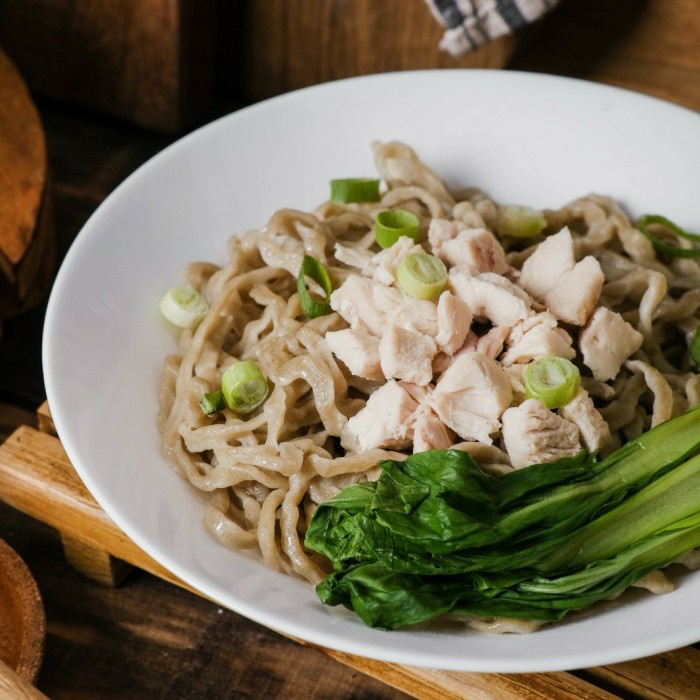 BEST SELLER- Bakmi Karet Kecil BAKMI TAKAIN HALAL FROZEN NOODLE