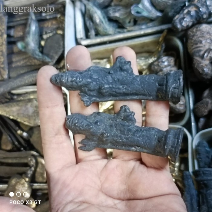 

pusaka sepasang patung golek kencono bertrisula full kuningan bkn mega antik