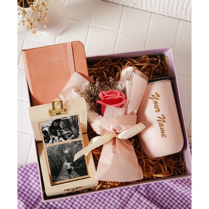 

MINNIE- Kado ulang tahun/hadiah ulang tahun/hampers birthday/giftbox