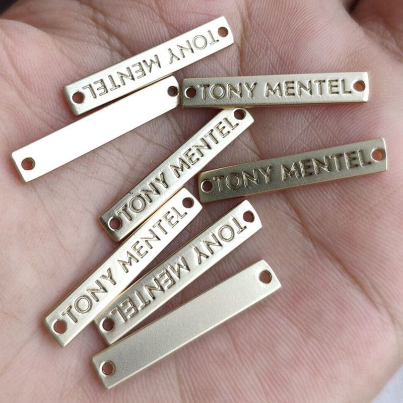 

1000PCS Custom Quality Light Golden color Metal label for Jeans 2.5 * 0.44 cm Zinc alloy two holes hand sewing Labels