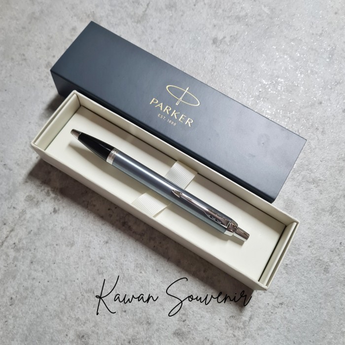 

Pulpen Parker Original IM New Light Blue Grey Chrome Trim BP - Isi Hitam