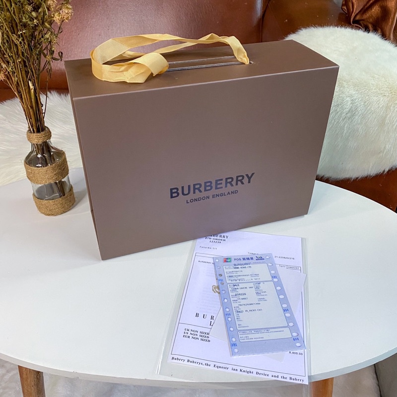 

Box Magnet Burberry Coklat Kotak Tas Branded Lipat