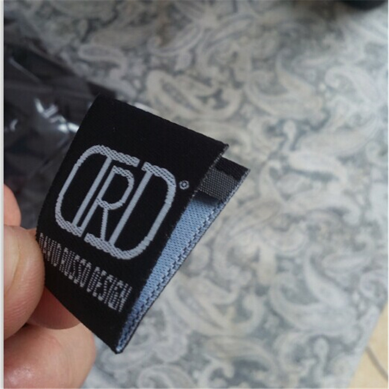 

500PCS Custom Side Cloth Labels 6 * 2.5 cm Manhattan fold black woven label for clothing