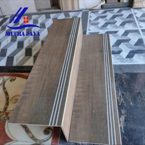 granit keramik tangga 30x80 30x100 warna coklat tua list custom ukuran Keramik motif kayu 30x90 30x1