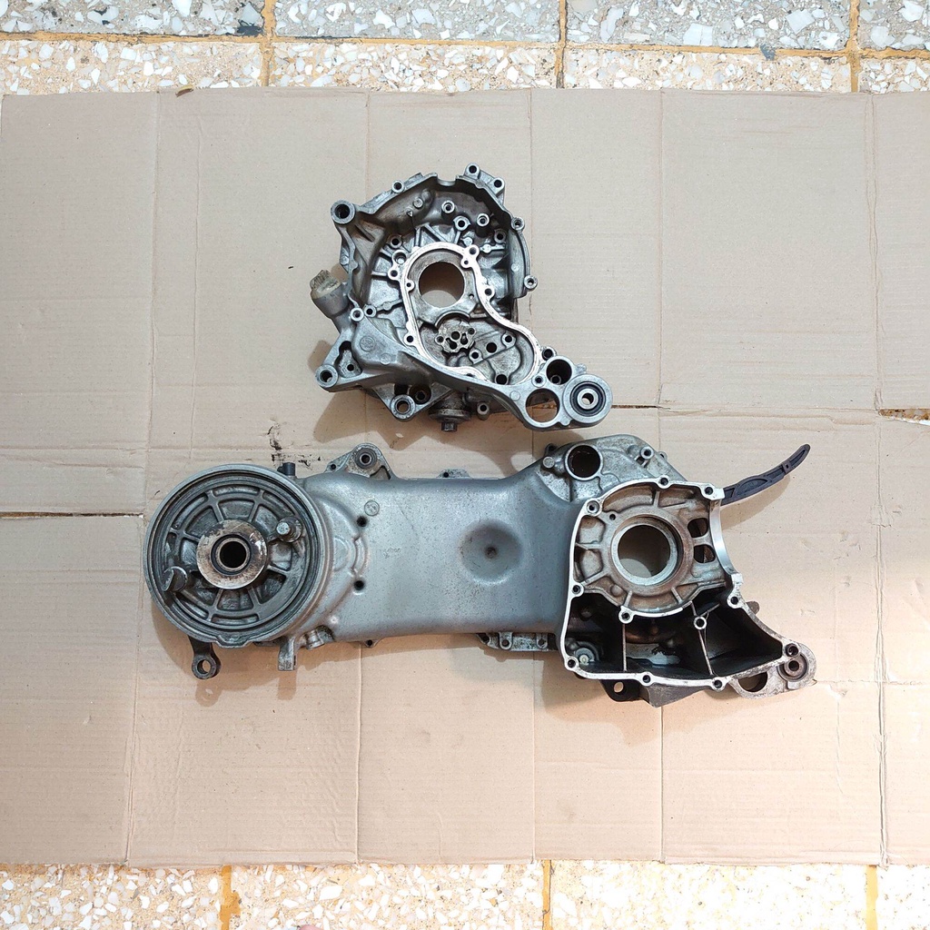 Crankcase blok kalter kanan kiri Xeon Karbu Kode Part 44D Original Copotan