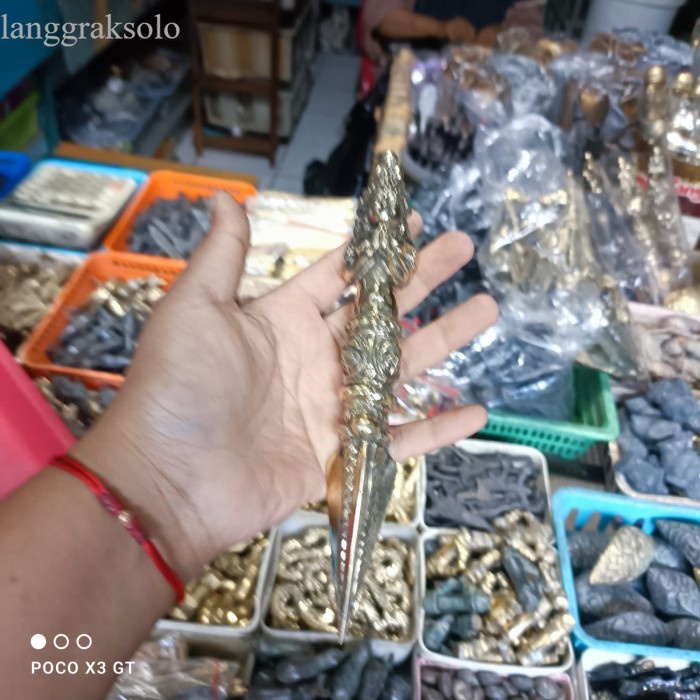 

pusaka pisau paso full kuningan bkn megantoro sengkelat kamarogan antik