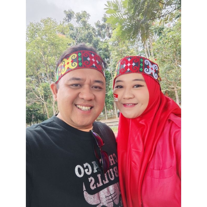 aksesoris tari dayak  ikat kepala sumping