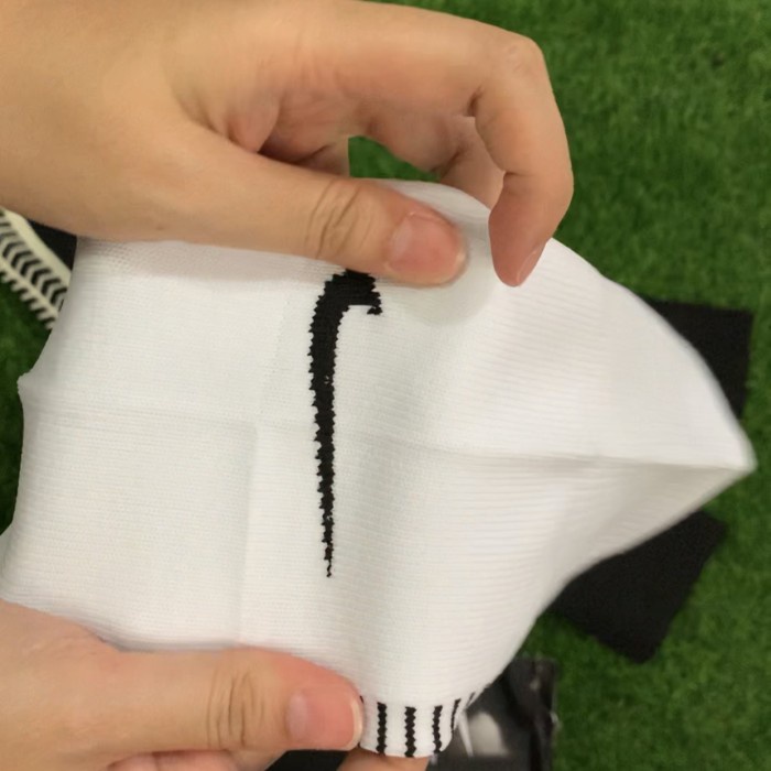KAOS KAKI ANTI SLIP NIKE ARROW PANJANG - GRIP - KAOS KAKI BOLA FUTSAL - Putih