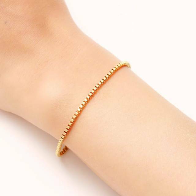 Gelang Wanita Titanium Rantai kecil Warna Emas Model Kotak Keren