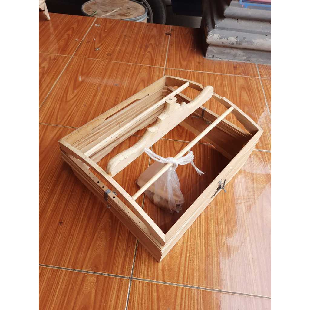JUAL SANGKAR AMBRUKAN PLECI BURUNG KECIL REPLIKA DIAMON BNR NO4 &NO5 TIANG BESI BAHAN KAYU JATIHALUS