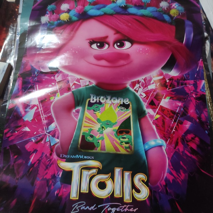 Original Poster Bioskop Trolls Band Together Official One Sheet