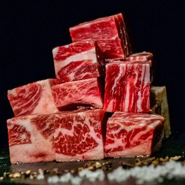 

Daging Sapi Saikoro Meltique 500gr 2cm Meltik Kotak Beef Cube Wagyu