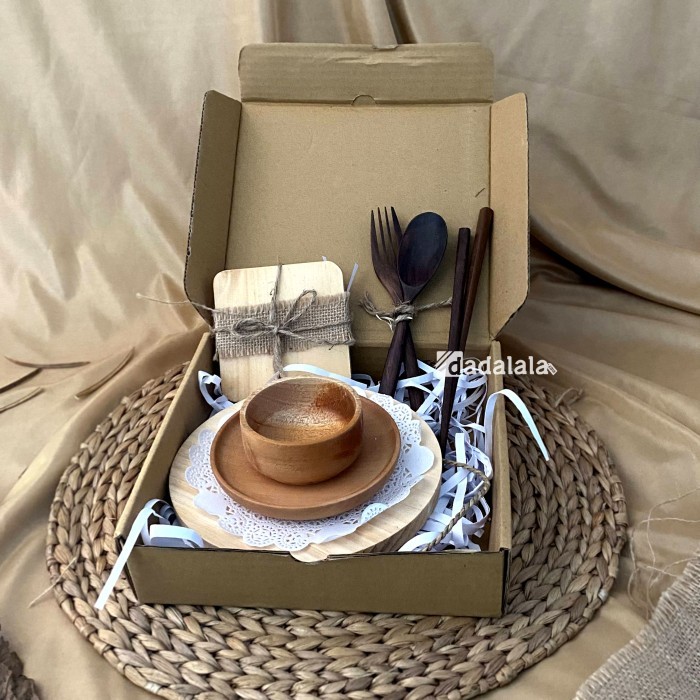 

DADALALA Hampers "BASUDEWA" Peralatan Makan Dan Dapur Bahan Kayu - Paket A