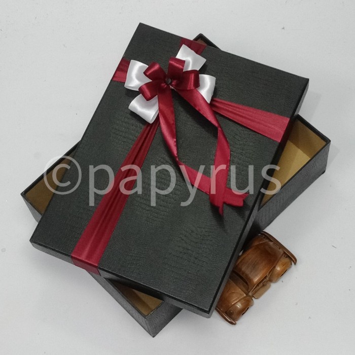 

Papyrus 30x40 tinggi 10cm Kotak Kado Gift Box Hadiah - Slide Foto 1