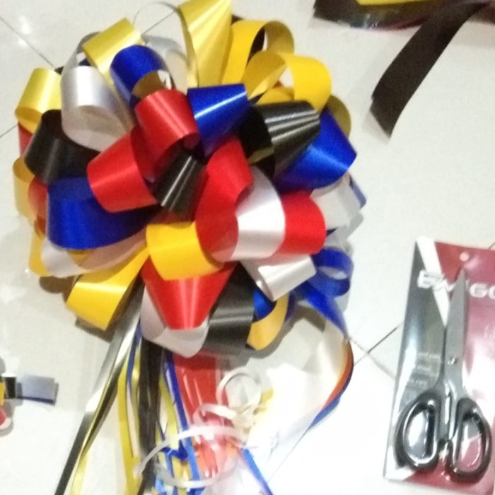 

PROMO - PITA KADO - Pompom Peresmian Jumbo 30cm Besar Lebar Set Gunting Pita Grand Opening - Paket Gunting, Merah