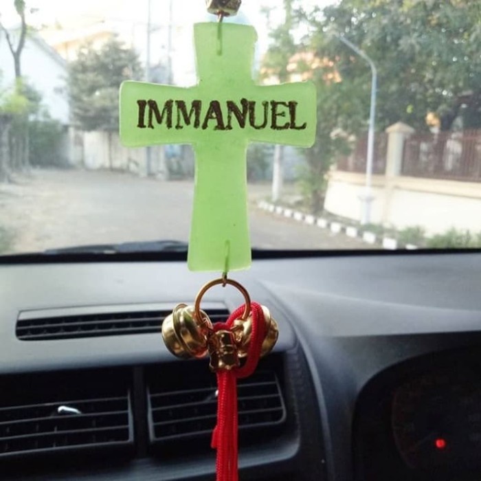 gantungan salib polos fosfor untuk mobil