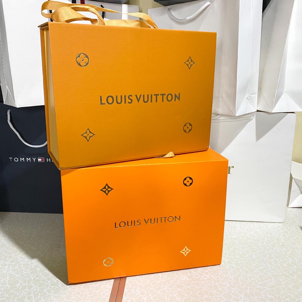 

Box Magnet LV Kotak Kado Louis Vuitton Bisa Dilipat