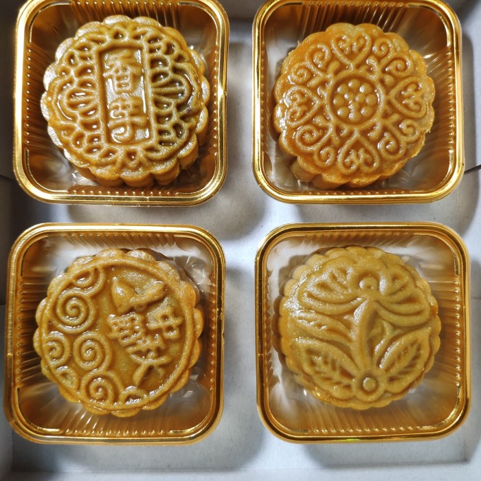 

Mooncake moon cake kue bulan Ame Lim Kotak Ekonomis - Mix isian telur
