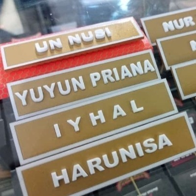 

Koleksi Terbaru- Name Tag PDH Papan Nama dada PDH Timbul 3d exclusive - coklat, peniti