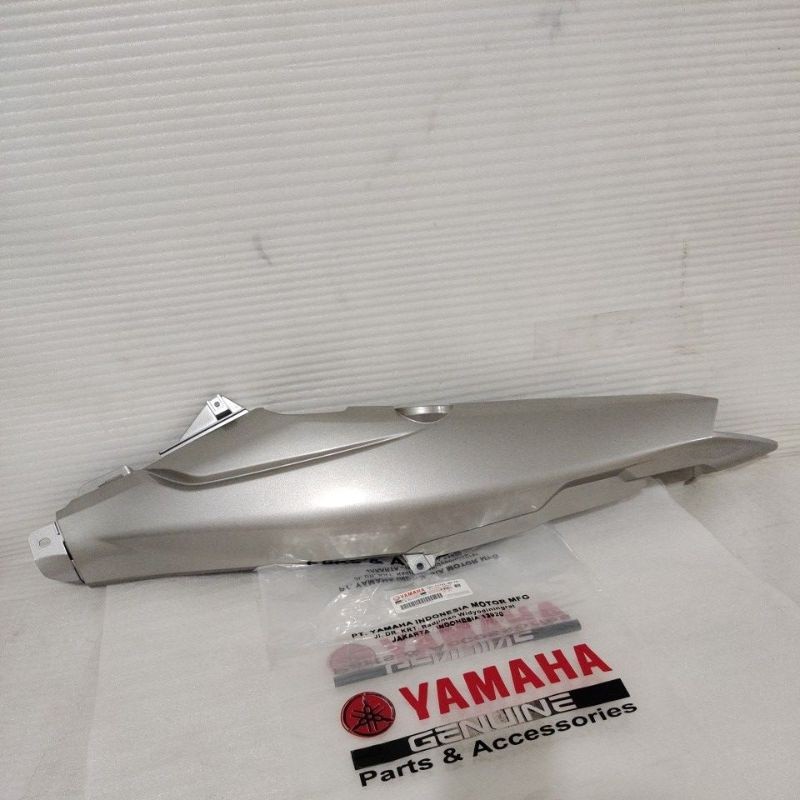 Cover Body belakang Kanan Silver Yamaha Vega R New Original MOTOR MALL