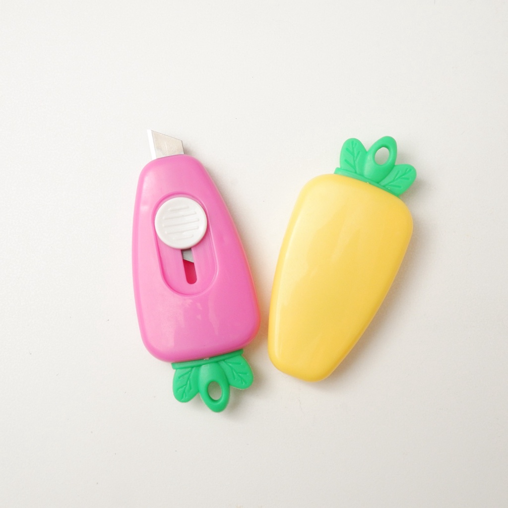 

Cutter Mini Bentuk Lobak Isi 2 pcs Tin Hao Cuter Kater Pemotong Kertas Motif Mini Karakter Lucu Small Knife Pisau