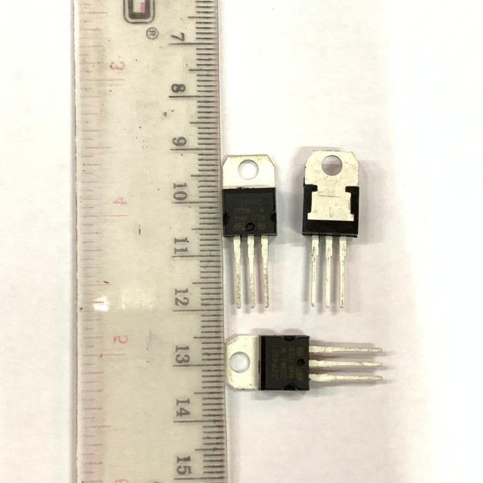 

Tip 42 c 42c ST biasa Tip42c Tip42 Transistor