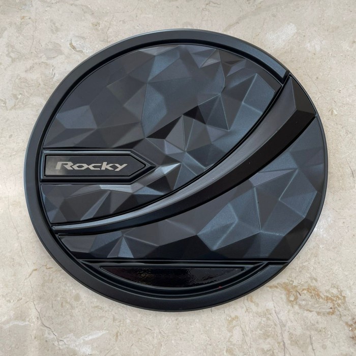 Tank cover hitam doff diamond daihatsu Rocky. Aksesoris mobil