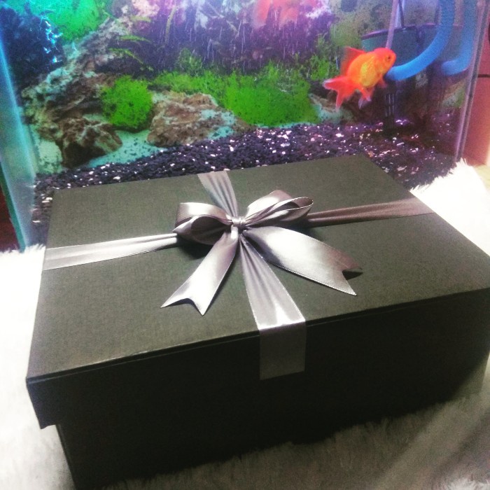 

kotak kado BESAR/ giftbox/boxsouvenir/40x30x15cm/hitam/BERPITA