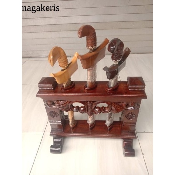 

Jagrak Keris Isi 3 Plituran Ukir Minimalis terbaru