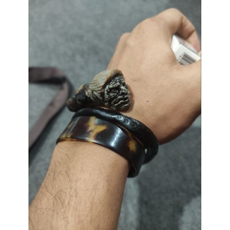 GELANG AKAR BAHAR HITAM BONGGOL NATURAL UKIR SEMAR