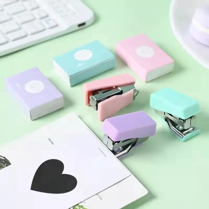 

Staples Mini Lucu Anak Sekolah Jepretan Stapler Cewek Set Kecil Pink