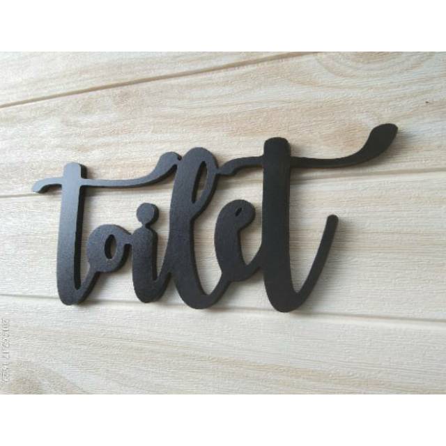 Tulisan Toilet Huruf Kayu