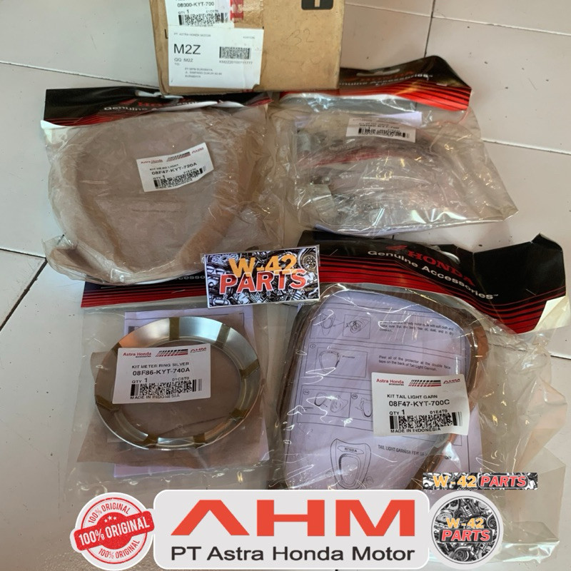AKSESORIS GARNISH VISOR HONDA SCOOPY KARBU ORIGINAL AHM