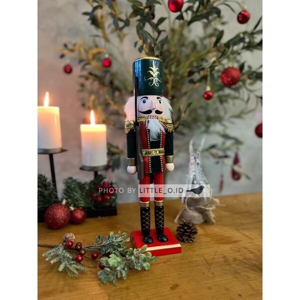 

Nutcracker 30CM patung Dekorasi Natal Christmas Decoration - 38 Green Hat