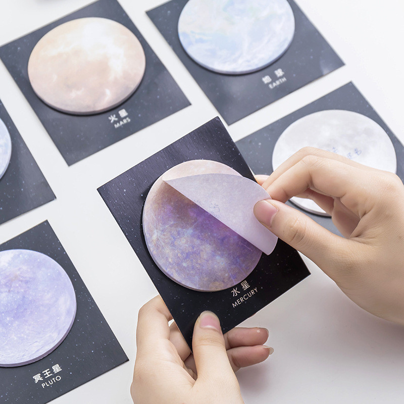 

1-Pack Japanese and Korean Style Creative Starry Planet Series Round Memo Pad Memo Pad Notebook Office Notes Stationery