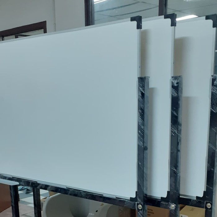 

[DL-0172] Papan Tulis Standing Roda Berkunci - 60 × 120 Cm